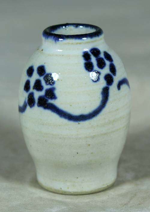 A LOVELY SHARON CERAMIC VASE - BID NOW!!!