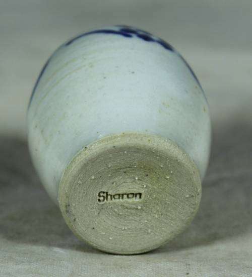 A LOVELY SHARON CERAMIC VASE - BID NOW!!!