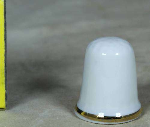 LOVELY PORCELAIN THIMBLE (WINDMILL)-BID NOW!