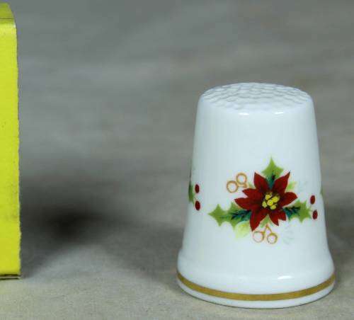 THIMBLE-ROYAL ALBERT BONE CHINA ENGLAND POINSETTIA (RED FLOWER) BID NOW!