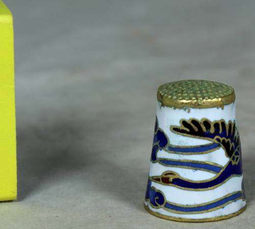 THIMBLE-CLOISONNE(BLUE&WHITE STORK)BID NOW!!