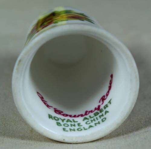 THIMBLE-BONE CHINA(STUNNING OLD COUNTRY ROSES-ROYAL ALBERT)BID NOW!