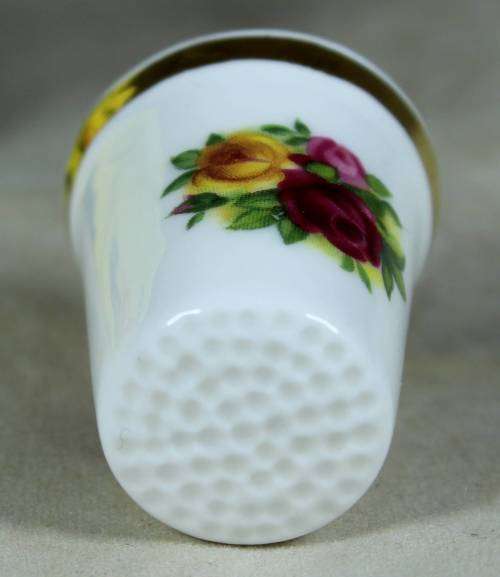THIMBLE-BONE CHINA(STUNNING OLD COUNTRY ROSES-ROYAL ALBERT)BID NOW!