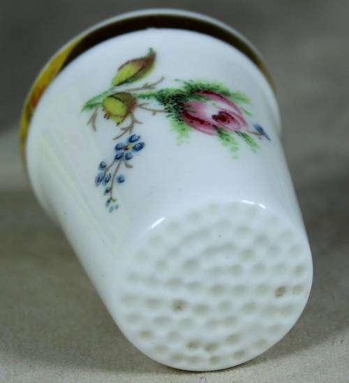 THIMBLE-BONE CHINA ENGLAND(STUNNING ROYAL ALBERT MOSS ROSE)BID NOW!