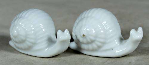 MINIATURE-A PAIR OF PORCELAIN WHITE SNAILS(BEAUTIFUL)BID NOW!!!!