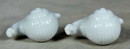 MINIATURE-A PAIR OF PORCELAIN WHITE SNAILS(BEAUTIFUL)BID NOW!!!!