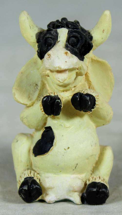 MINIATURE-MOLDED COW SITTING(LOVELY)BID NOW!!!!