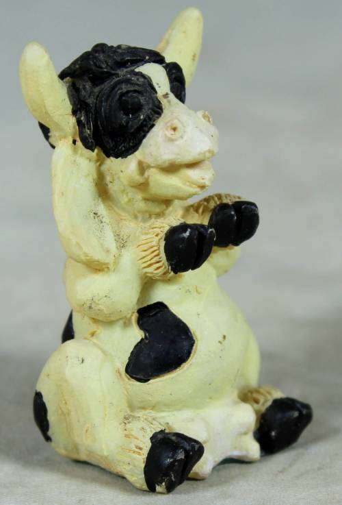 MINIATURE-MOLDED COW SITTING(LOVELY)BID NOW!!!!