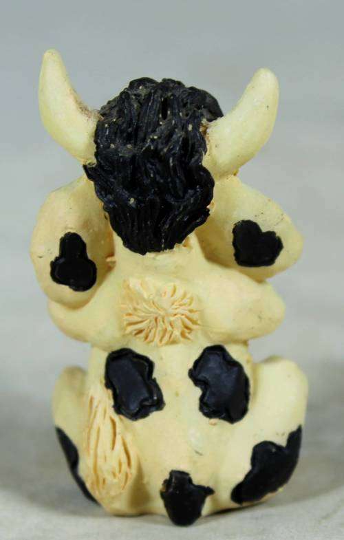 MINIATURE-MOLDED COW SITTING(LOVELY)BID NOW!!!!