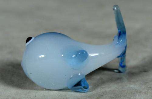 MINIATURE-GLASS WHALE (BEAUTIFUL)BID NOW
