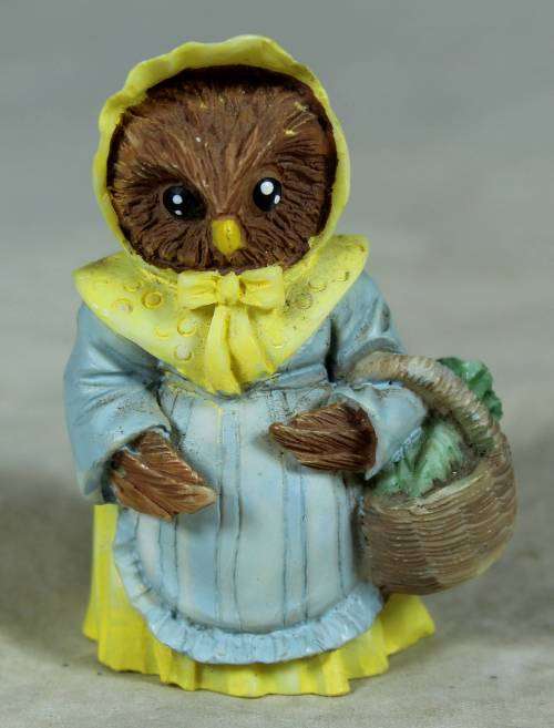 MINIATURE-MUMMY OWL GOING SHOPPING