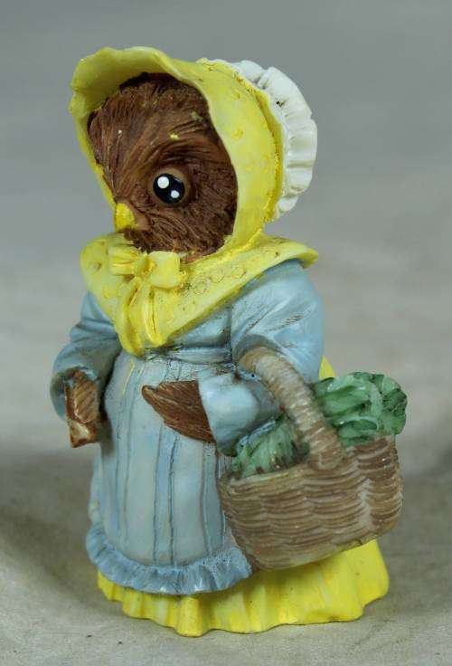 MINIATURE-MUMMY OWL GOING SHOPPING