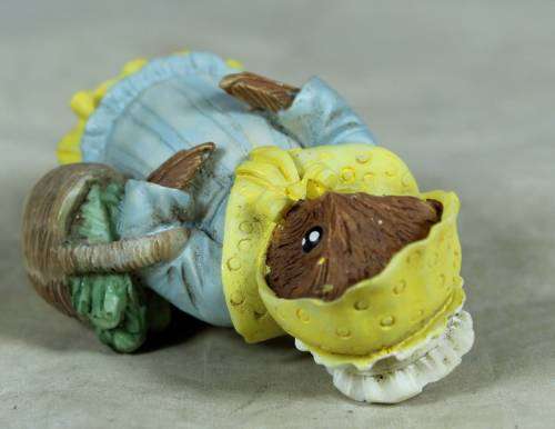 MINIATURE-MUMMY OWL GOING SHOPPING