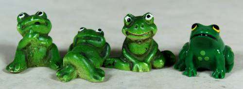 MINIATURE-GROUP OF FOUR FROGS-BID NOW