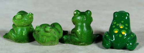 MINIATURE-GROUP OF FOUR FROGS-BID NOW