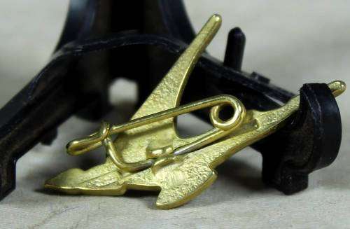 MINIATURE-SOUTH AFRICAN AIRWAYS PIN(UNIQUELY SOUTH AFRICAN)BID NOW!