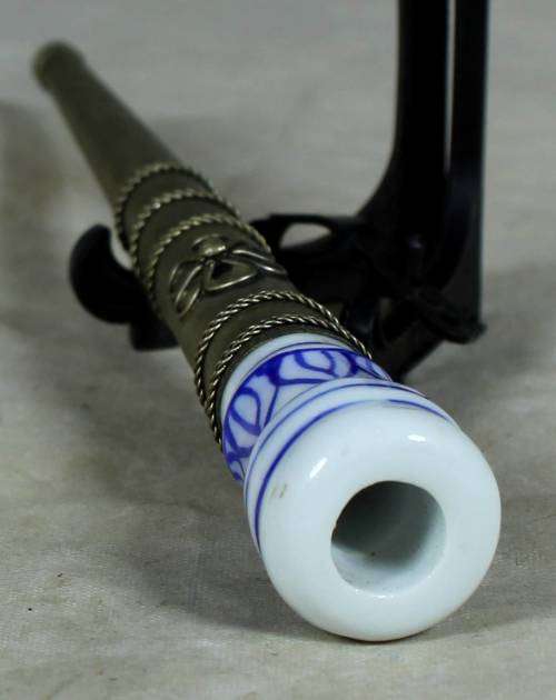 REPRODUCTION OPIUM PIPE (PORCELAIN&METAL)-BID NOW!!
