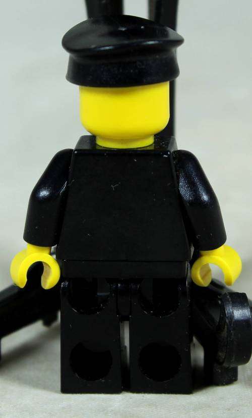 MINIATURE LEGO FIGURINE-TRAM DRIVER(CTY0189)BID NOW!!