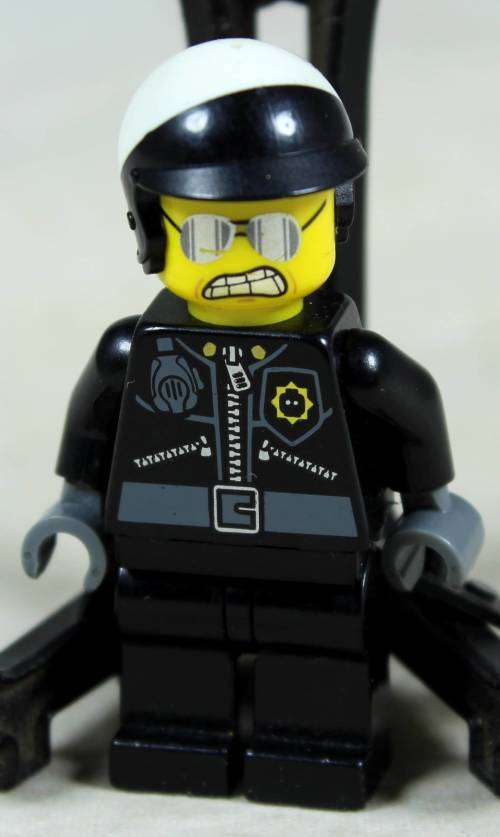 MINIATURE LEGO FIGURINE-BAD COP/GOOD COP(LEGO MOVIE 2) BID NOW!
