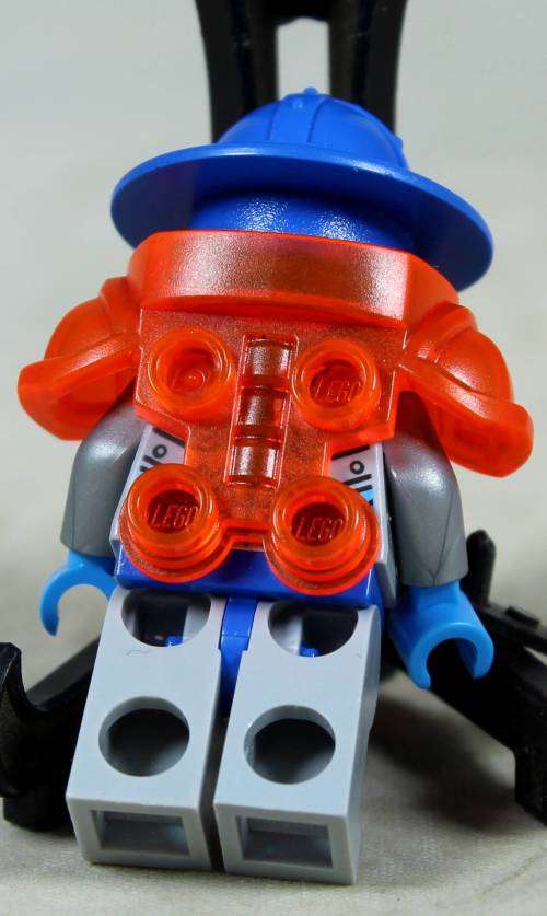 MINIATURE LEGO FIGURINE-NEXO KNIGHTS(ROYAL GUARD) BID NOW!