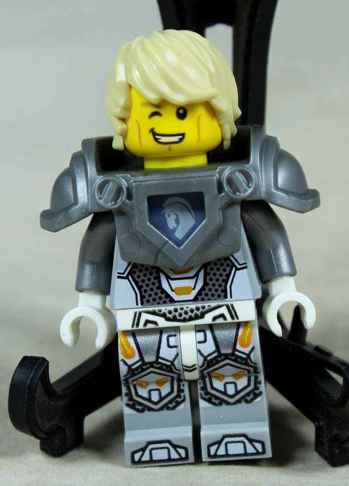 MINIATURE LEGO FIGURINE-LANCE(NEXO KNIGHTS) BID NOW