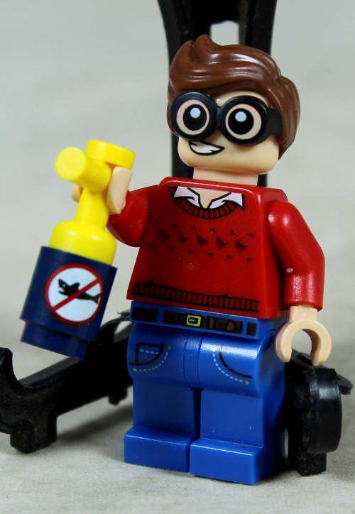 MINIATURE LEGO FIGURINE- ROBIN DICK GRAYSON SHARK REPELENT(LEGO BATMAN MOVIE)BID NOW !!