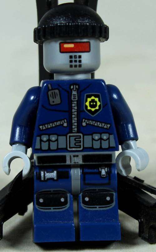 MINIATURE LEGO FIGURINE-ROBO SWAT,KRUT CAP BID NOW!!