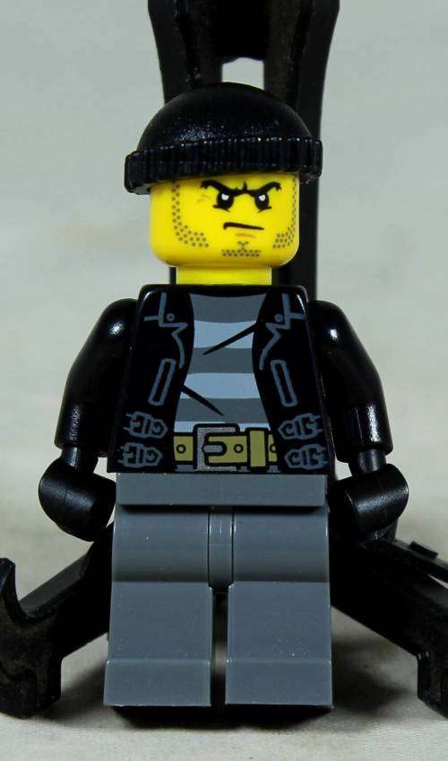 MINIATURE LEGO FIGURINE-CRIMINAL ROBBER BID NOW!!