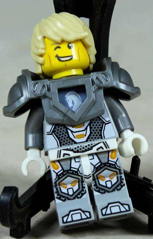 MINIATURE LEGO FIGURINE-LANCE(NEXO KNIGHTS)BID NOW!