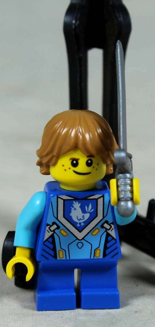 MINIATURE LEGO FIGURINE-ROBIN UNDERWOOD(NEX KNIGHTS)BID NOW!