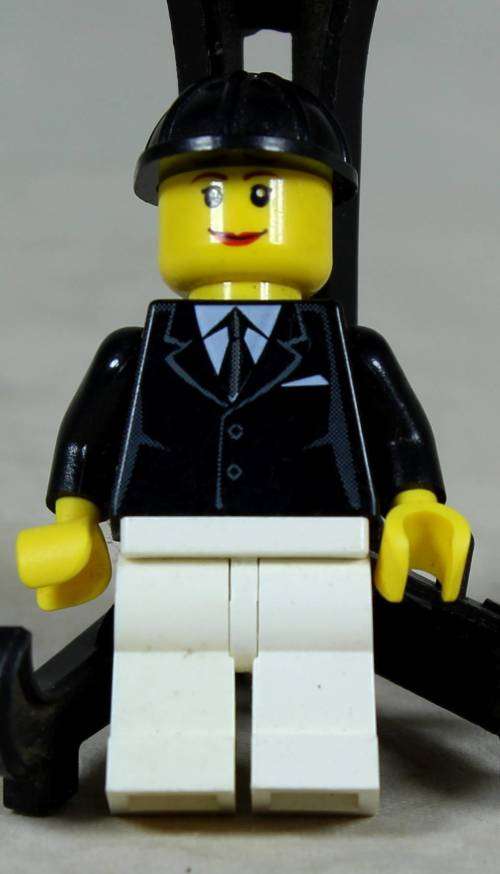 MINIATURE LEGO FIGURINE-HORSE RIDER(FEMALE TWN076) BID NOW!