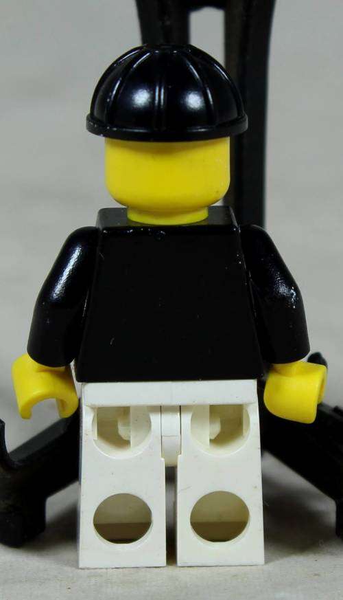 MINIATURE LEGO FIGURINE-HORSE RIDER(FEMALE TWN076) BID NOW!