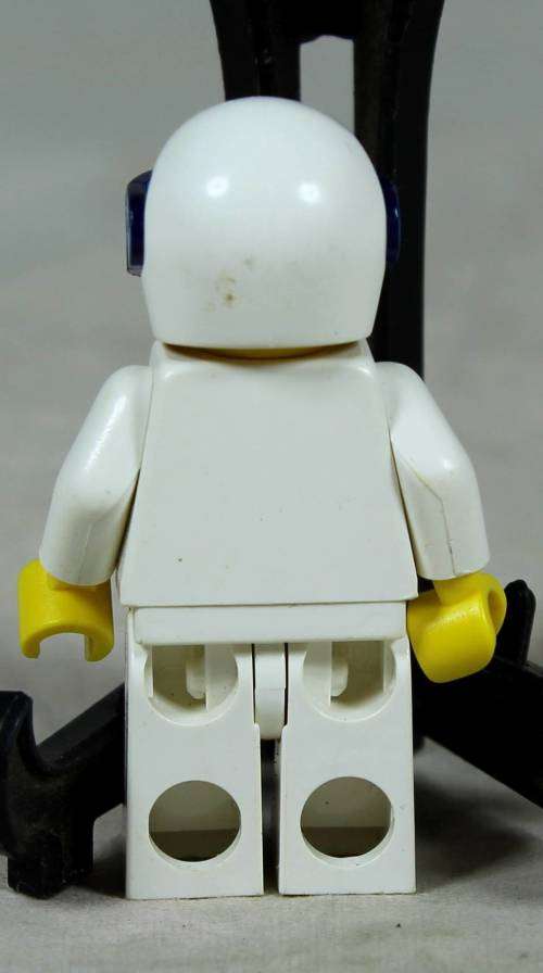 MINIATURE LEGO FIGURINE-OCTAN RACER BID NOW!