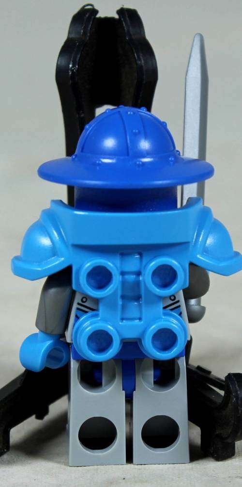 MINIATURE LEGO FIGURINE-ROYAL SOLDIER GUARD(NEXO KNIGHTS) BID NOW!