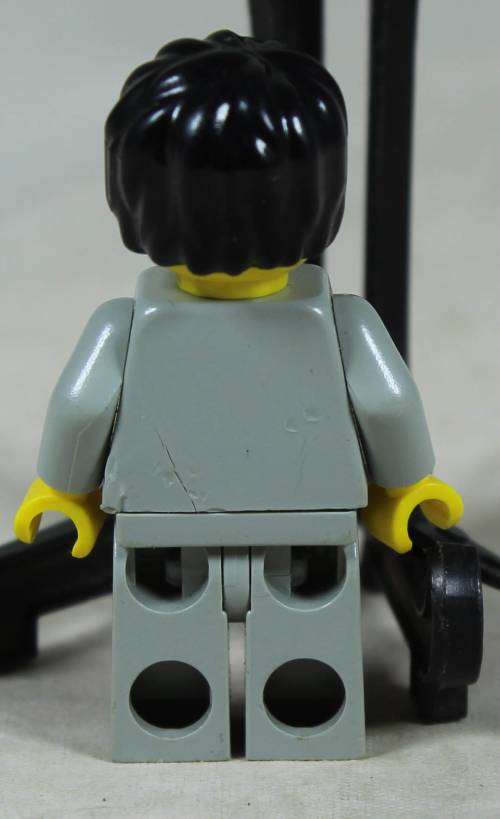 MINIATURE LEGO FIGURINE-HARRY POTTER(GRYFFINDOR SHIELD) BID NOW!