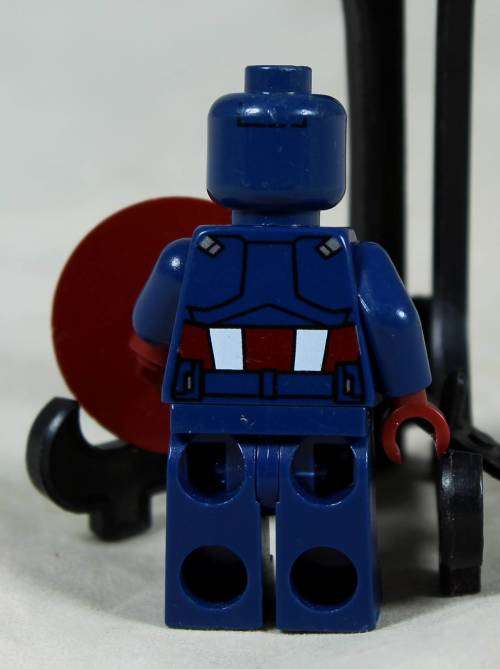 MINIATURE LEGO FIGURINE-CAPTAIN AMERICA BID NOW!