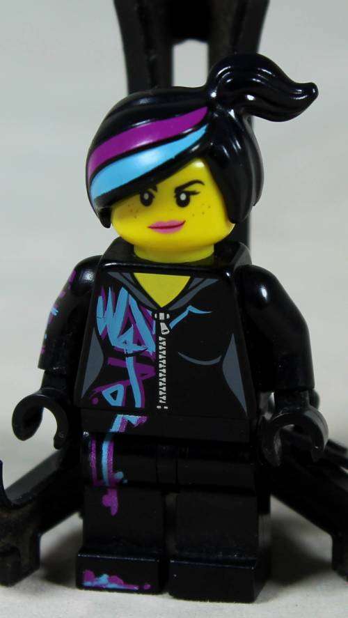 MINIATURE LEGO FIGURINE-WYLDSTYLE(LEGO MOVIE) BID NOW!