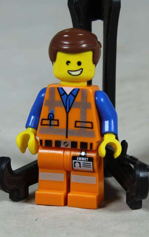 MINIATURE LEGO FIGURINE-EMMET(LEGO MOVIE 2) BID NOW!