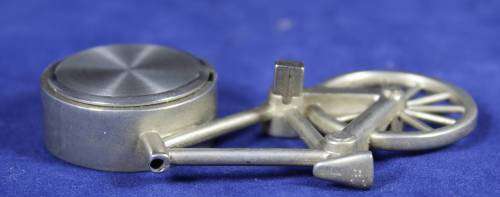 EXQUISITE HACHETTE MINITURE CLOCK WITH BOOKLET-GENTLEMENS BICYCLE-BID NOW!