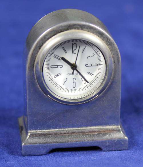 EXQUISITE HACHETTE MINITURE CLOCK WITH BOOKLET-STYLISH TABLE CLOCK BID NOW!