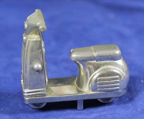 EXQUISITE HACHETTE MINIATURE METAL CLOCK TO COLLECT&TREASURE WITH BOOKLET-60`S SCOOTER BID NOW!!