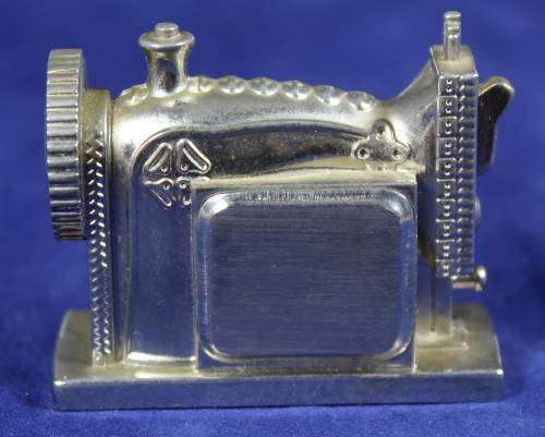 EXQUISITE HACHETTE MINIATURE METAL CLOCK TO COLLECT & TREASURE WITH BOOKLET-VICTORIAN SEWING MACHINE