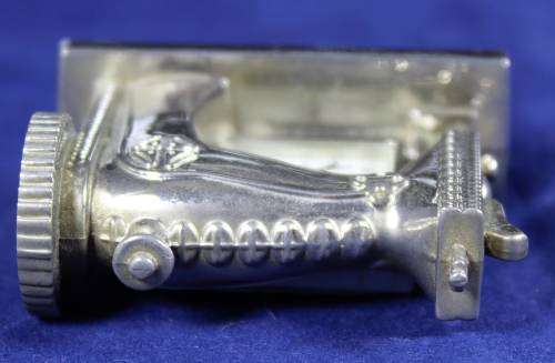 EXQUISITE HACHETTE MINIATURE METAL CLOCK TO COLLECT & TREASURE WITH BOOKLET-VICTORIAN SEWING MACHINE