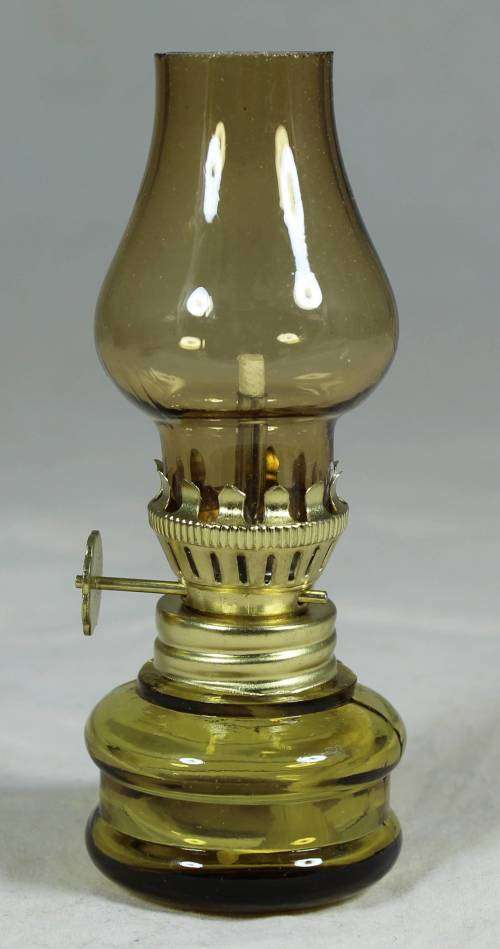BEAUTIFUL VINTAGE MINIATURE YELLOW PARAFFIN LAMP BID NOW!!