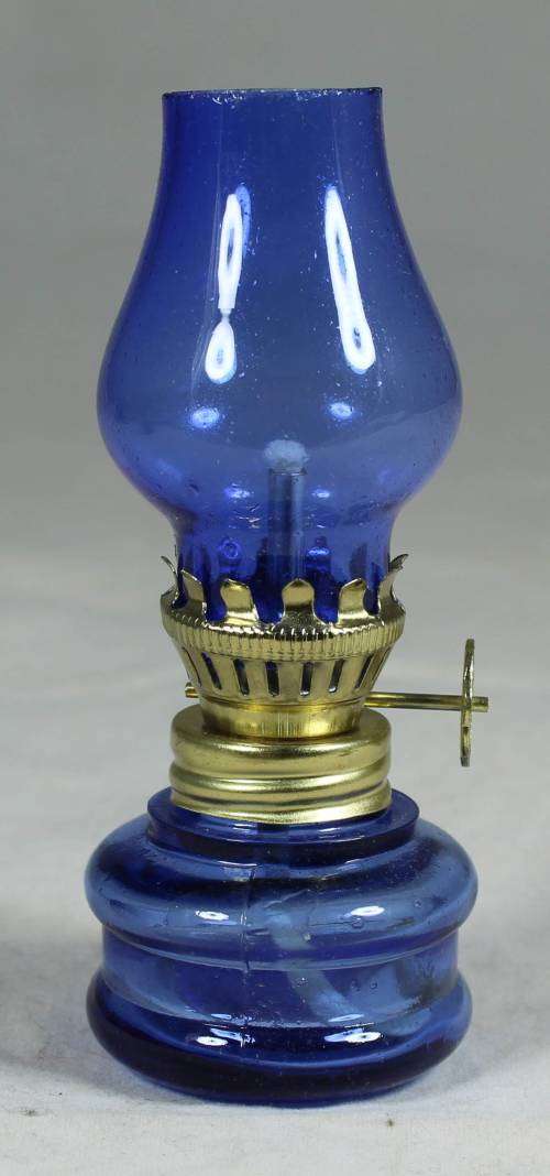 BEAUTIFUL VINTAGE MINIATURE BLUE PARAFFIN LAMP BID NOW!!
