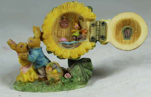 SMALL FIGURINE-SUNFLOWER WITH OPENING DOOR MADE IN CHINA BID NOW!!