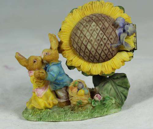 SMALL FIGURINE-SUNFLOWER WITH OPENING DOOR MADE IN CHINA BID NOW!!