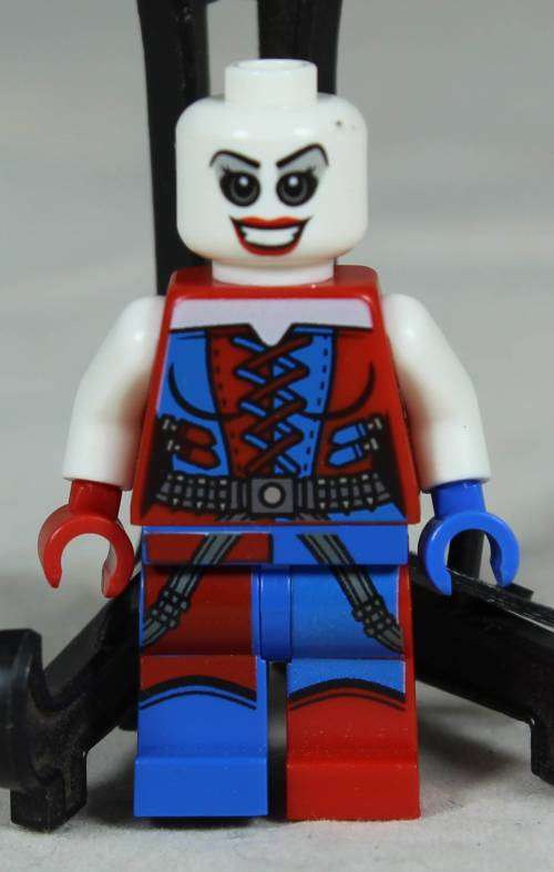 LEGO MINI FIGURINE - HARLEY QUINN - BID NOW