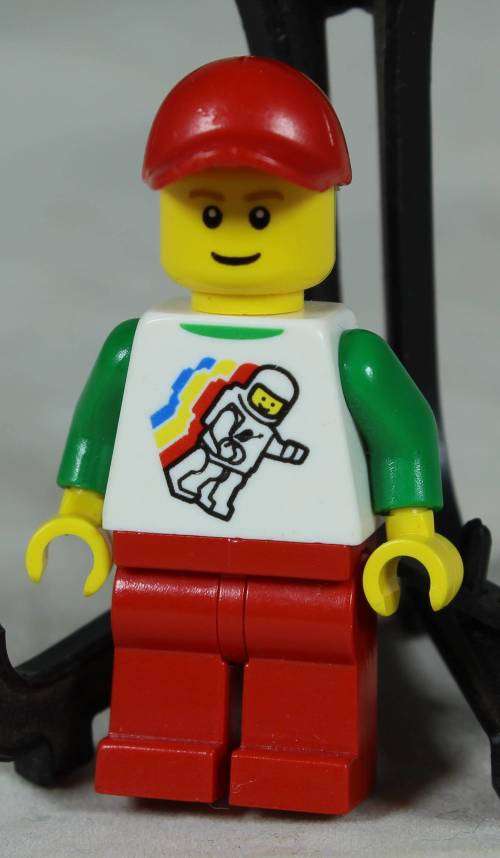 Lego mini figurine - Boy with a space shirt (Rebrickable 001722)