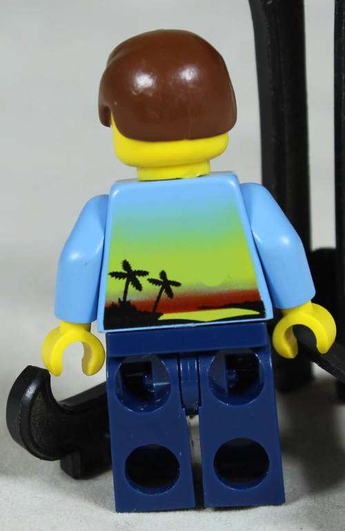 Lego mini figurine - Man in a Hawaii shirt (Sunset and palm trees TWN109)